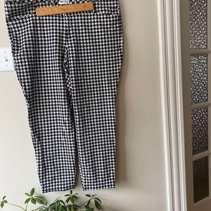 Hi! I'm "BeetleJuice" Ankle Pants! ⚫️⚪️